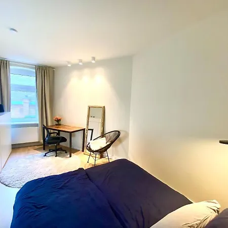 Center Backyard Jewel - Ani * Berlin