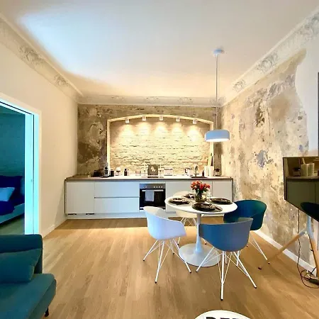 Apartman Center Backyard Jewel - Ani